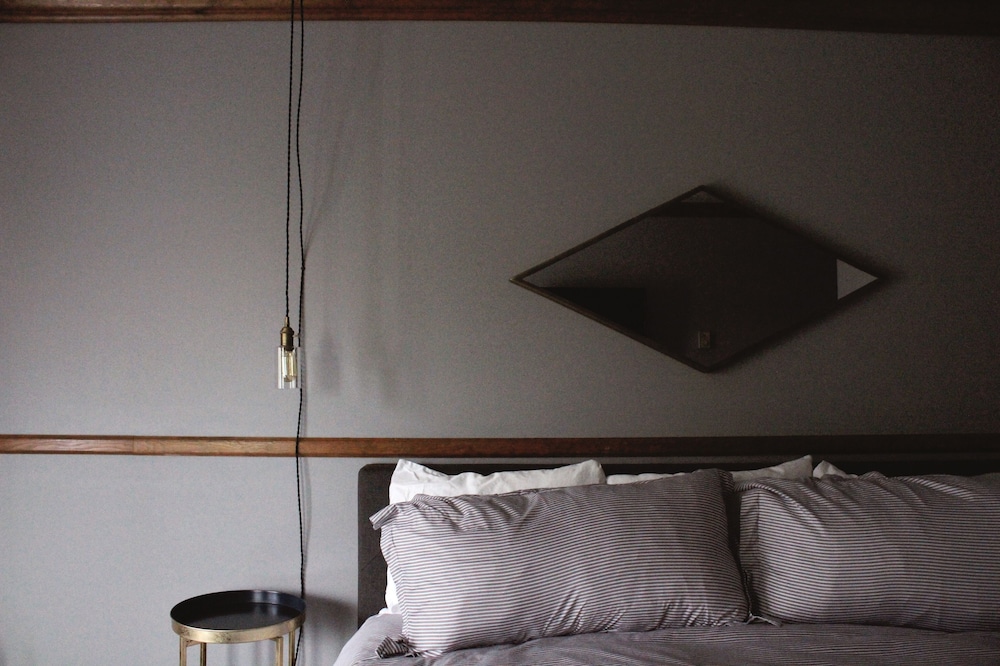 Standard Room, 1 King Bed photo 2