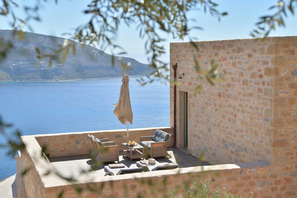 Deluxe Suite, Sea View - Photo 26