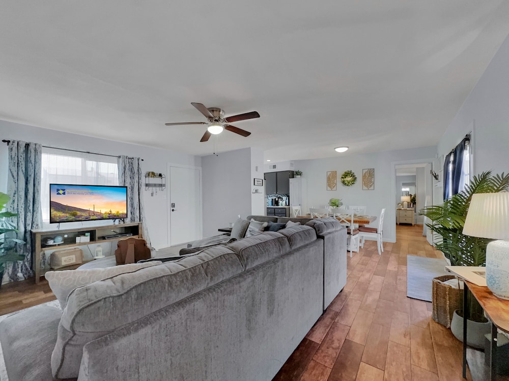 House, Multiple Beds, Patio, Pool View (Silk Oak Tempe)