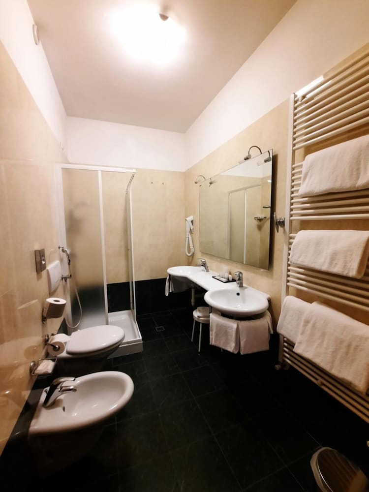 Deluxe Double or Twin Room - Photo 4