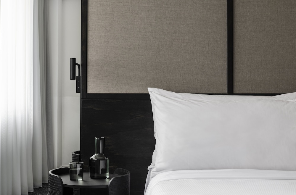 Two Bedroom Terrace Suite - includes hosted hour with free drinks and WiFi - Photo 9