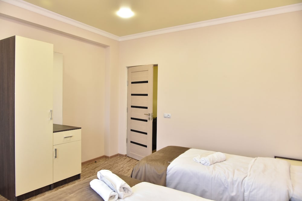 Triple Room, 1 Bedroom photo 2
