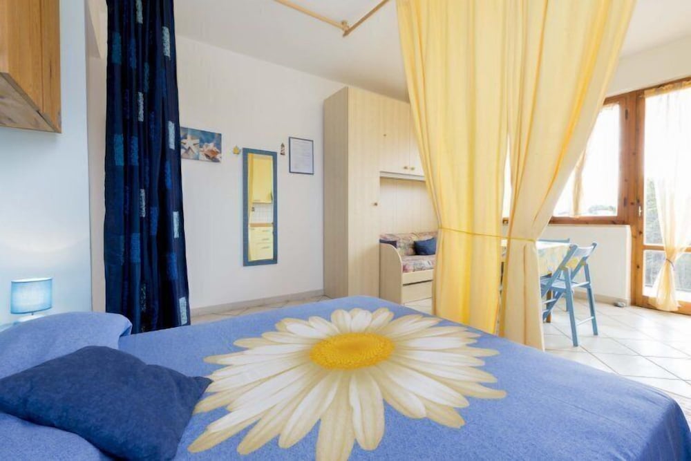 Studio, Pool Access, Partial Sea View