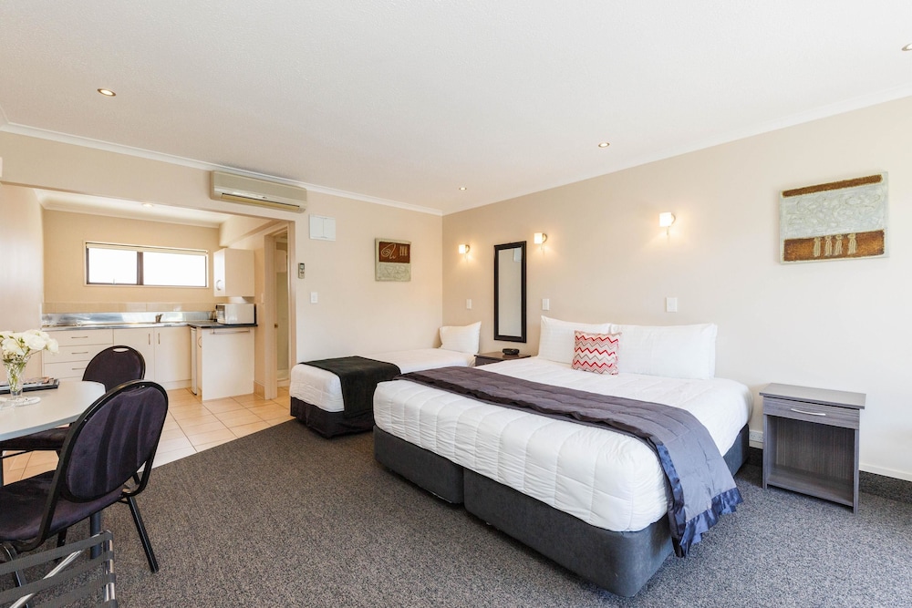 Executive Studio with Accessibility Bathroom