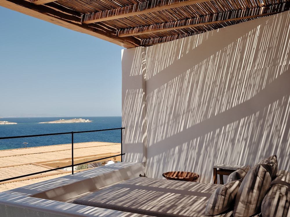 Bohemian Sunset & Sea View Suite with Heated Plunge Pool thumbnail 5