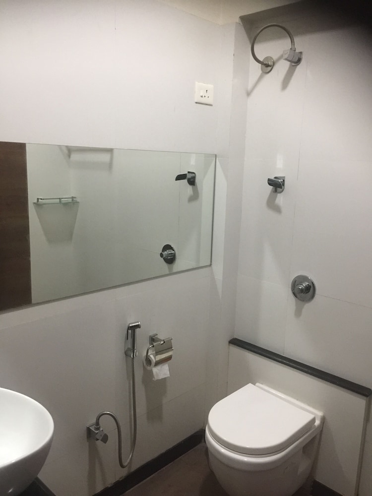Executive Double Room - Photo 12