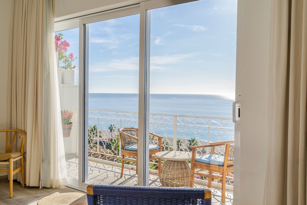 One Bedroom Ocean Balcony