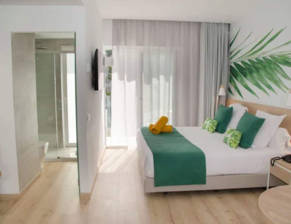 Superior Double Room, Balcony, Pool View