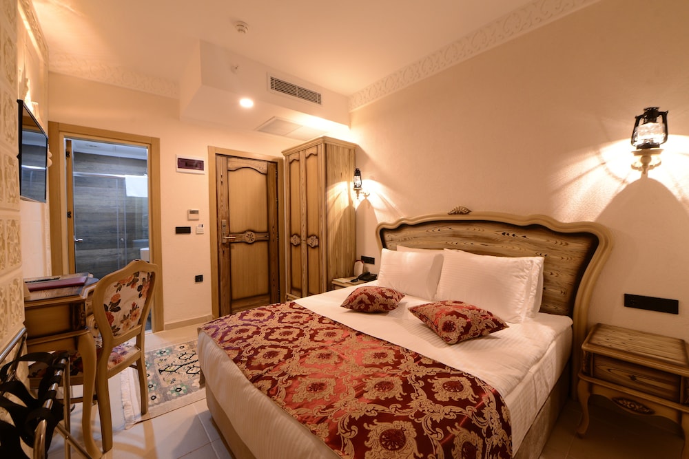 Standard Double or Twin Room - Photo 8