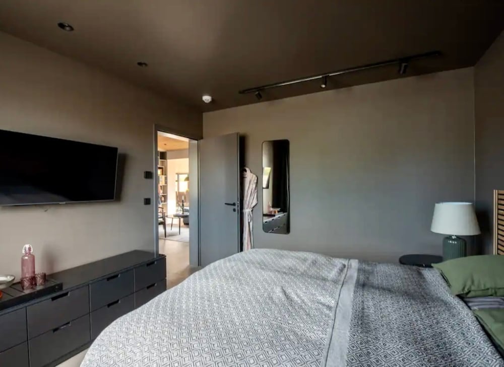 Basic House photo 1