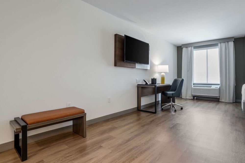 Suite, Multiple Beds, Non Smoking - Photo 4