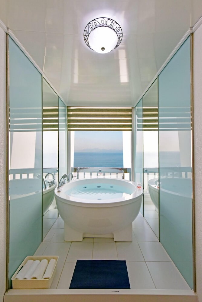 Duplex, Ocean View (Tropical Green) photo 2