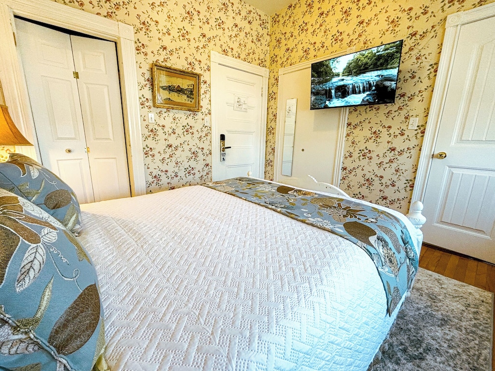 The Charlotte Room-On 2nd floor photo 3