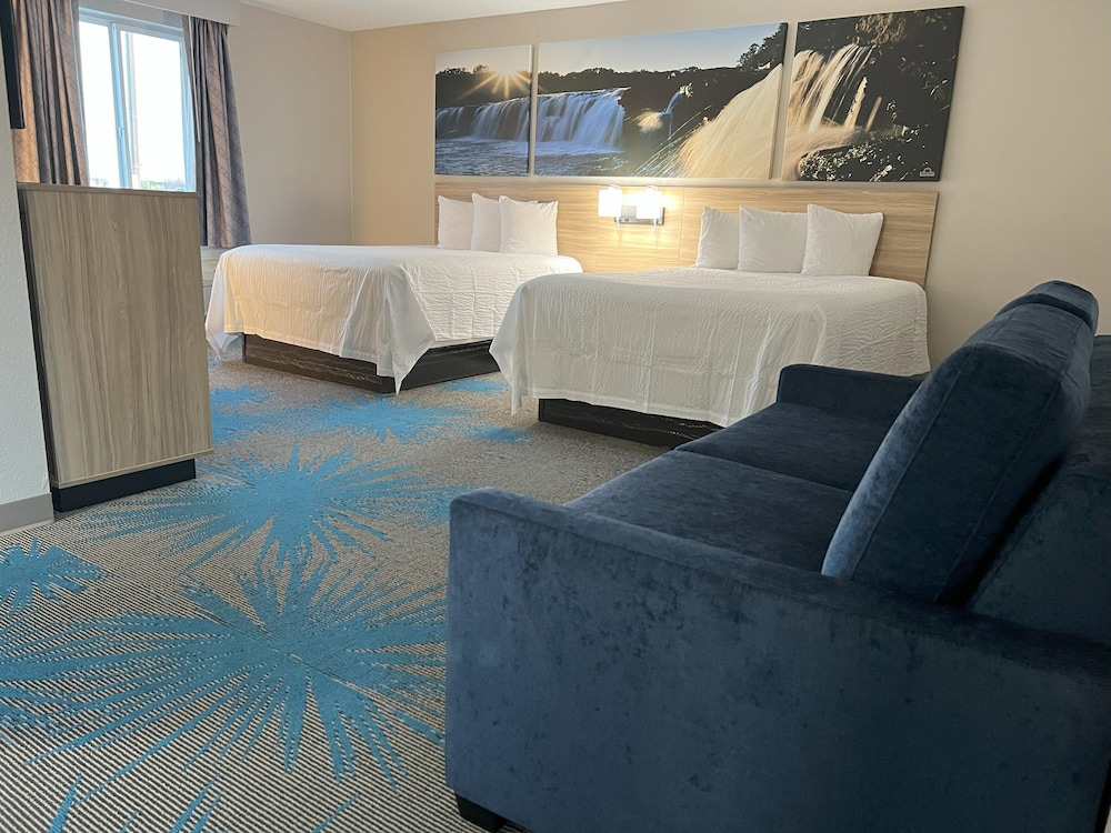 Deluxe Room, Multiple Beds, Non Smoking photo 3