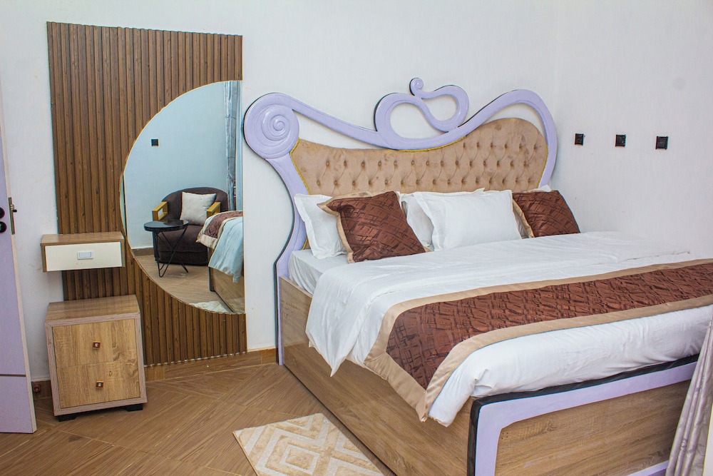 Suite, Courtyard View