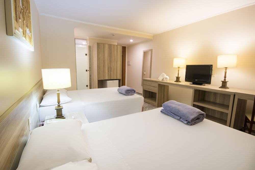 Standard Room, 2 Double Beds - Photo 8