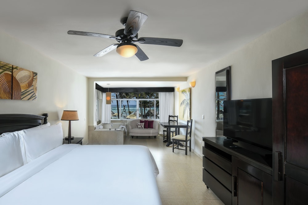 OCEANFRONT JUNIOR SUITE