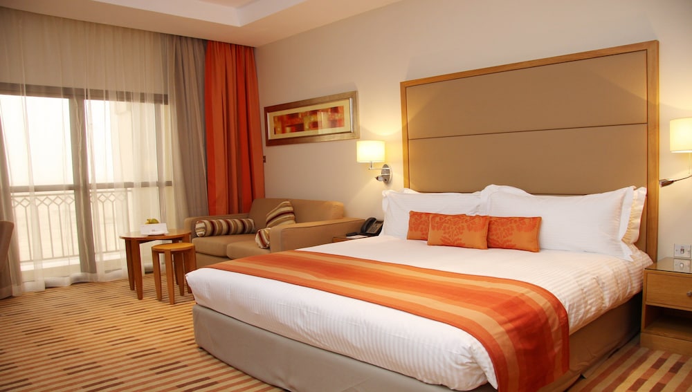 Standard Room, 1 King Bed, Balcony, Pool View - Photo 30