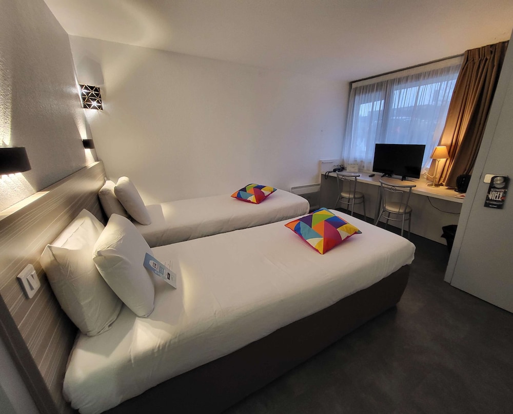 Standard Room, 2 Twin Beds - Photo 2