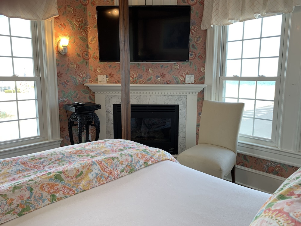 Exclusive Single Room, 1 King Bed, Ensuite, Ocean View (Room 24) photo 1
