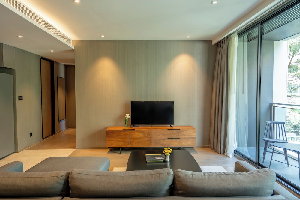 Corner Suite - Two Bedroom photo 2