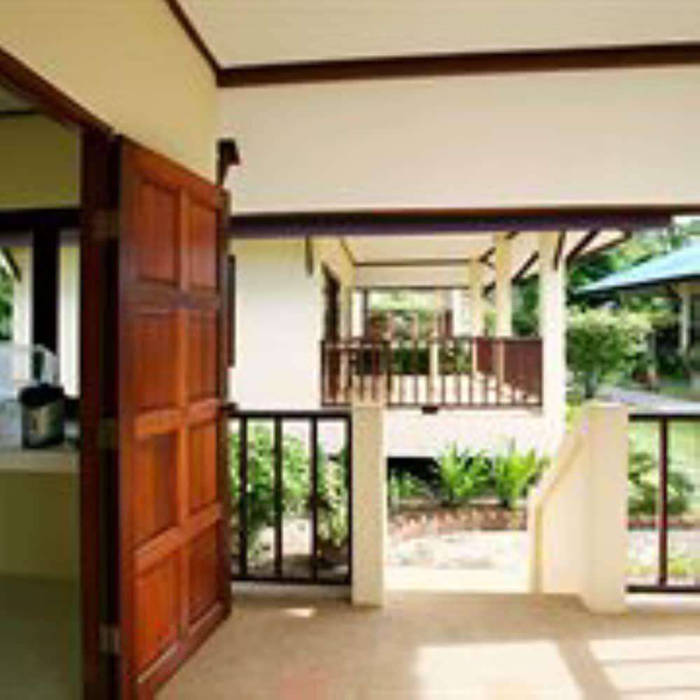 Bungalow, Beachfront photo 2
