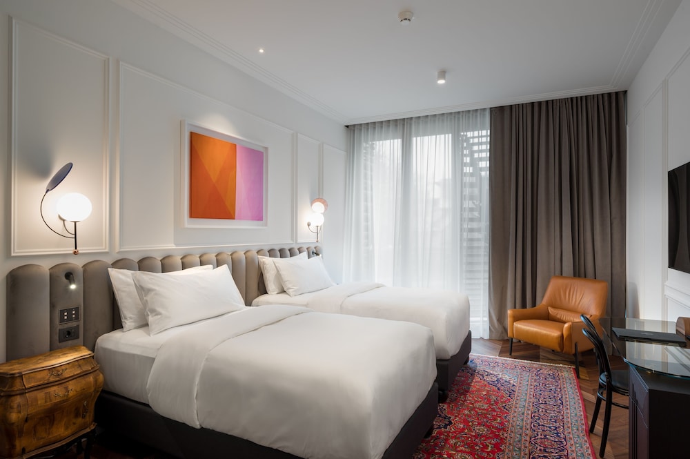 Premium Double Room, French Balcony, City View photo 2