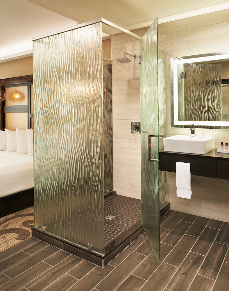 Suite, 1 King Bed with Sofa bed, City View (Mobility Accessible, Roll-in Shower) photo 2