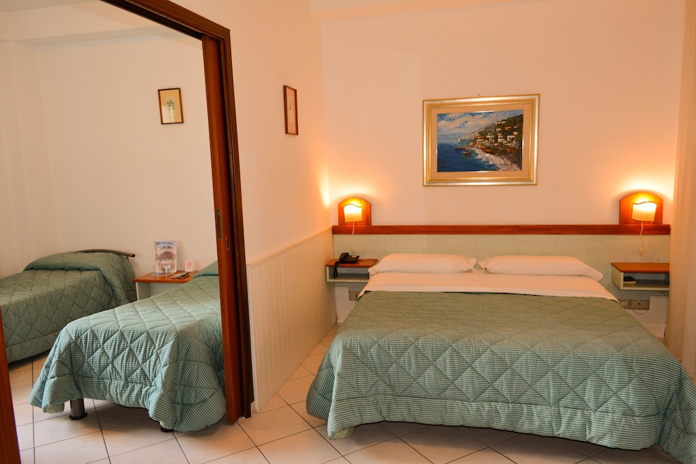 Family Room, 2 Bedrooms, Garden Area photo 3