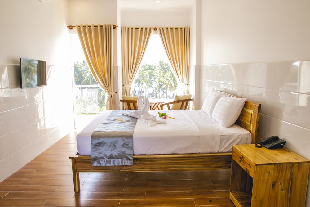 Deluxe Room, 1 Queen Bed, Balcony, Sea View