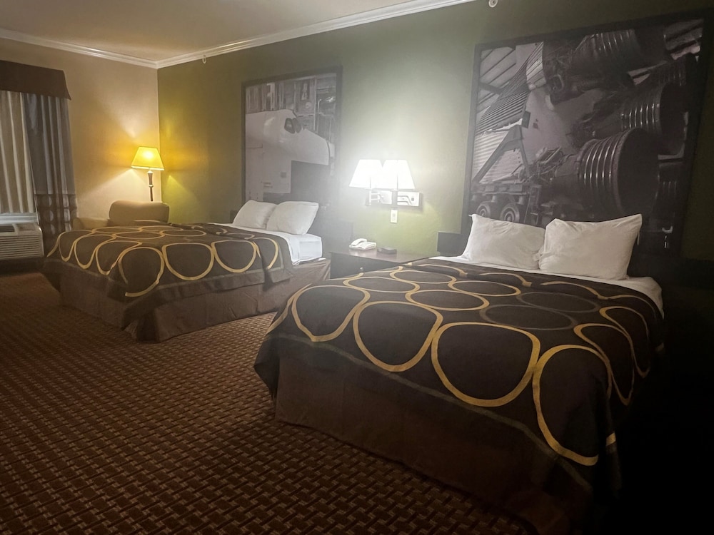 Standard Room, 2 Queen Beds, Smoking - Photo 6