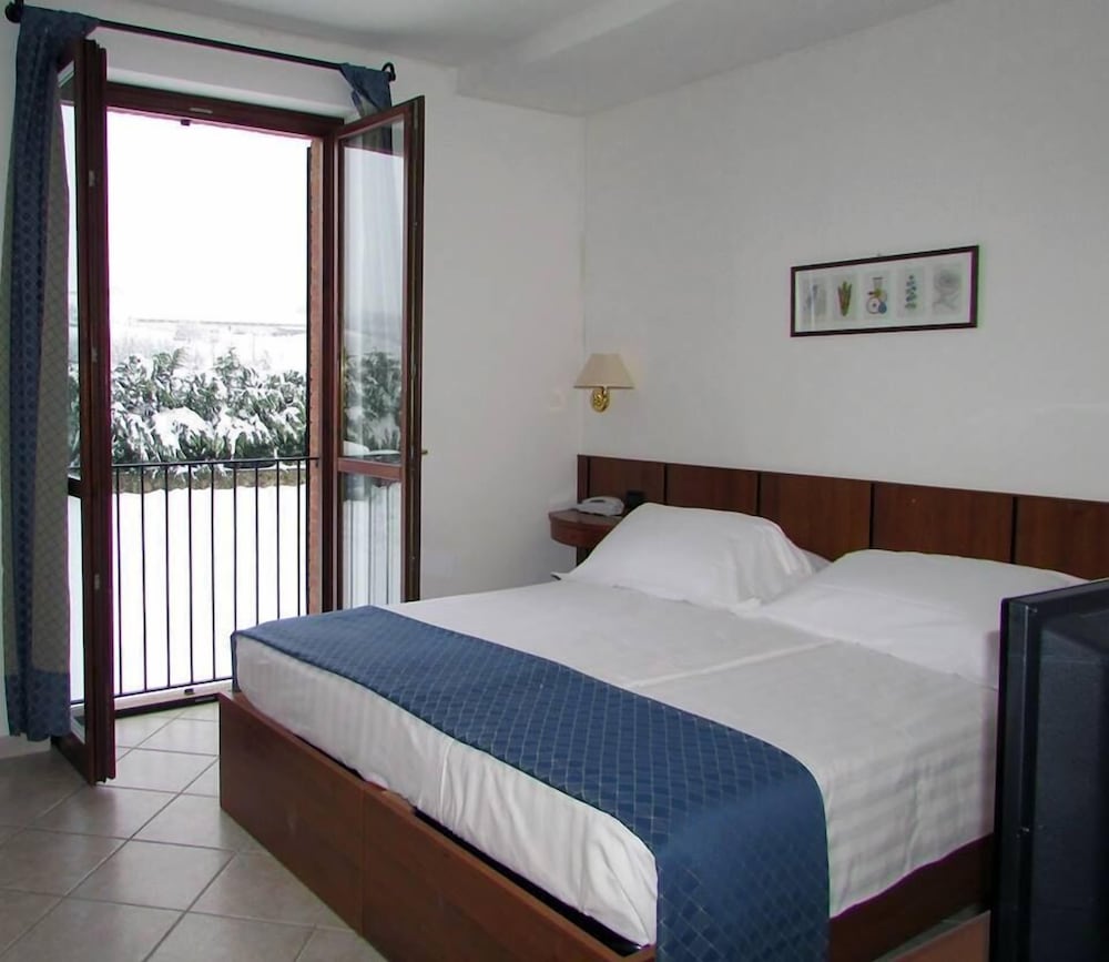 Double or Twin Room photo 3