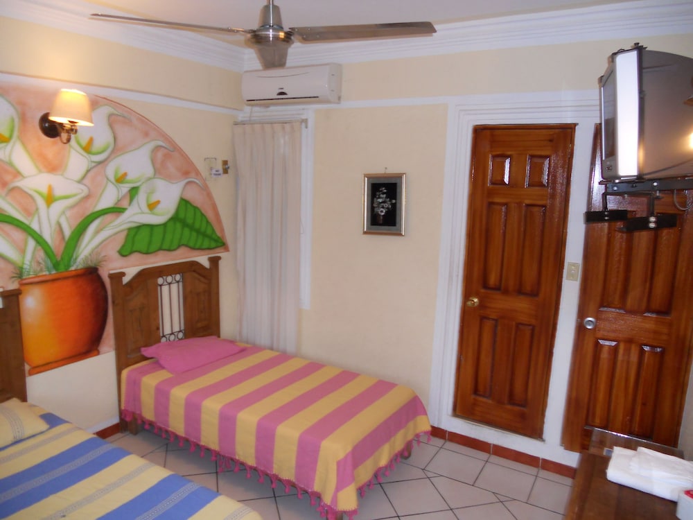 Triple Room, 3 Twin Beds photo 1