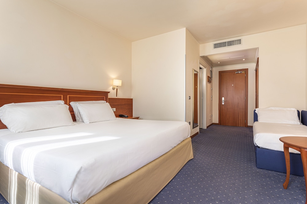 Comfort Room, Multiple Beds, Non Smoking (Twin bed on request)