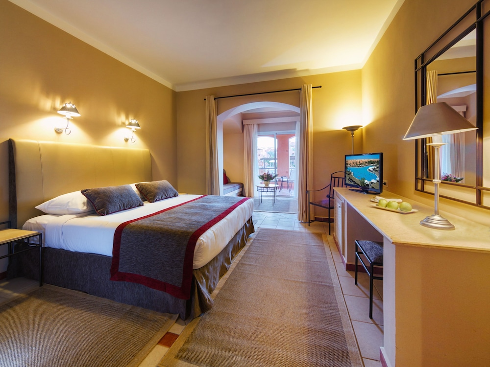 Family Double Room, Pool View