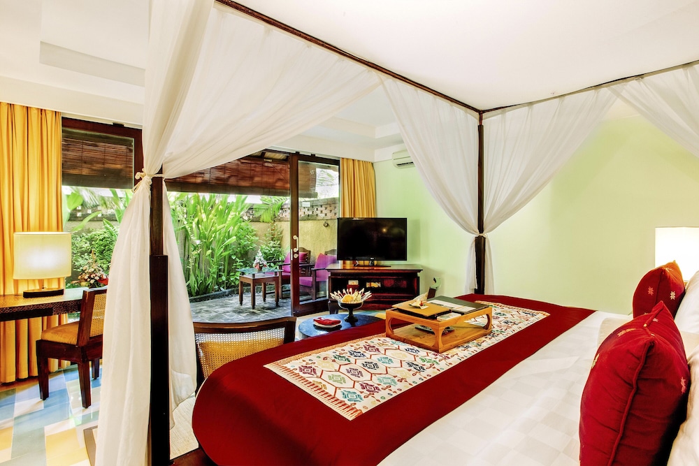 Villa, Garden Area - Photo 3