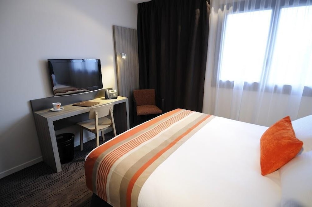 Comfort Room, 1 Queen Bed, Non Smoking photo 3