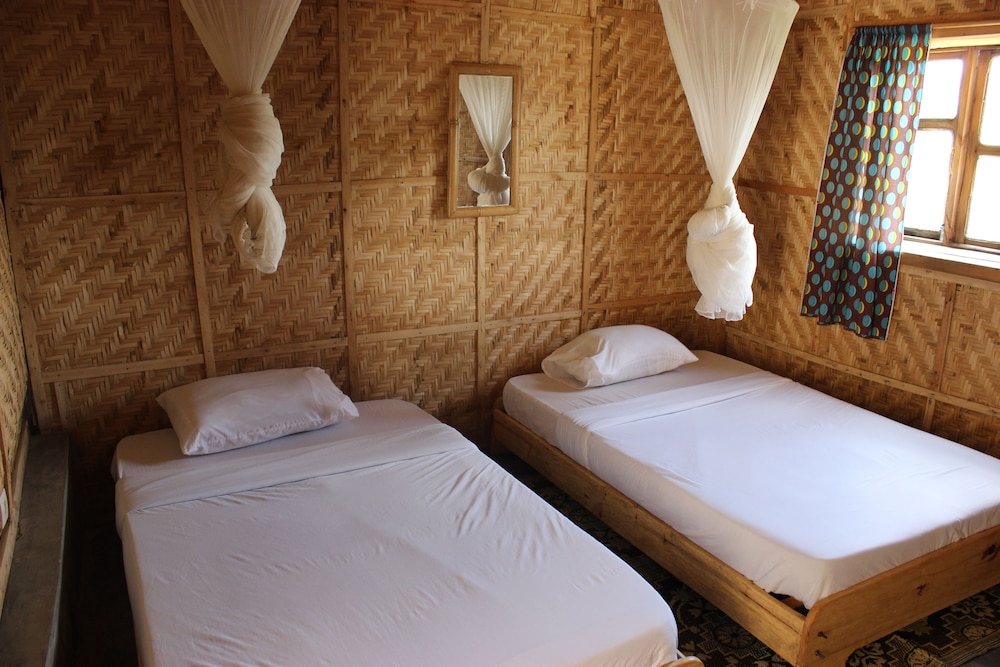 Family Room, Multiple Beds, Accessible, Shared Bathroom photo 1