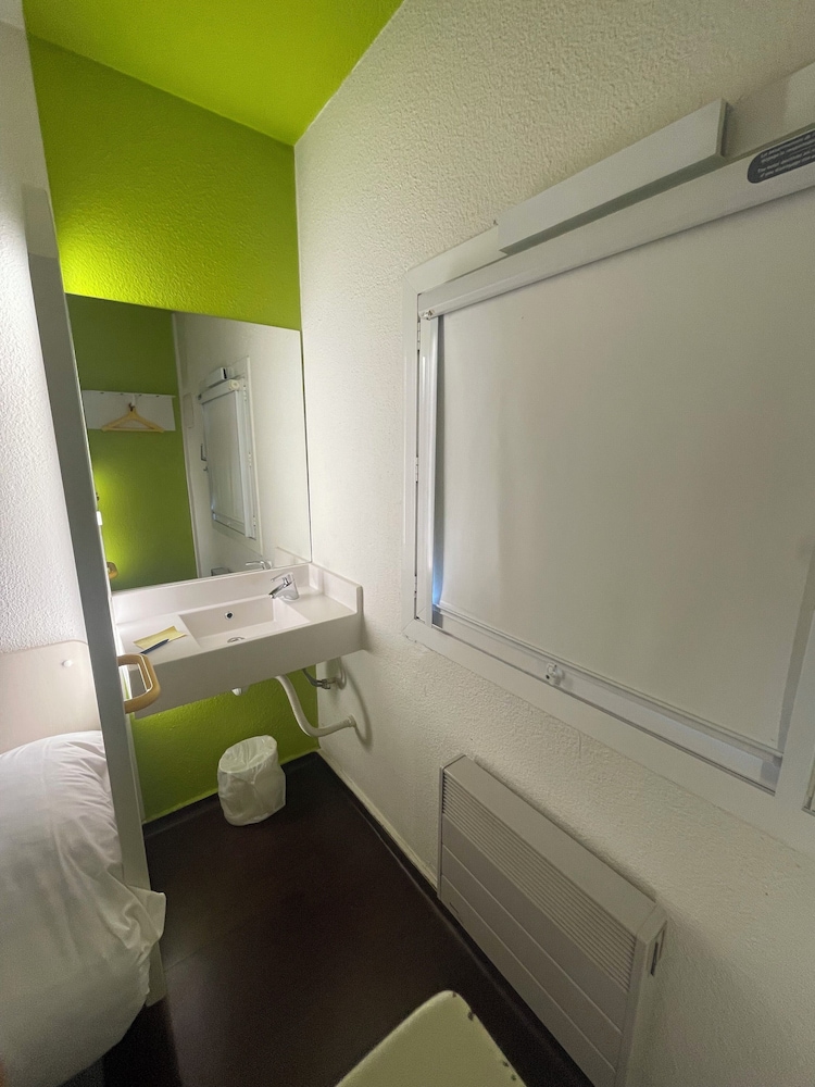 Standard Room, 2 Twin Beds photo 2