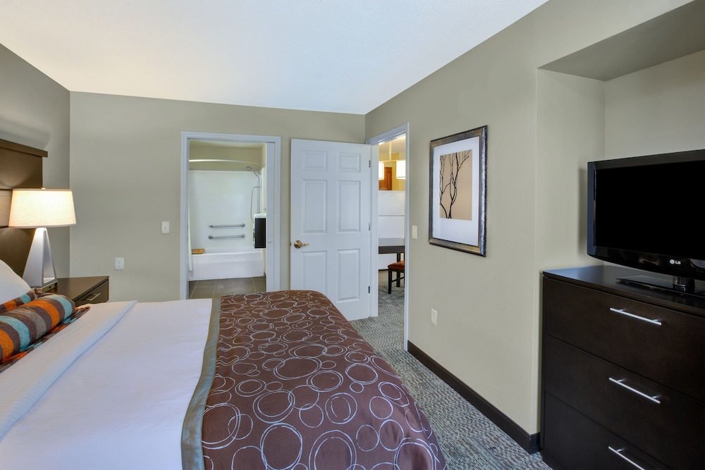 Suite, 1 Bedroom, Kitchen - Photo 2