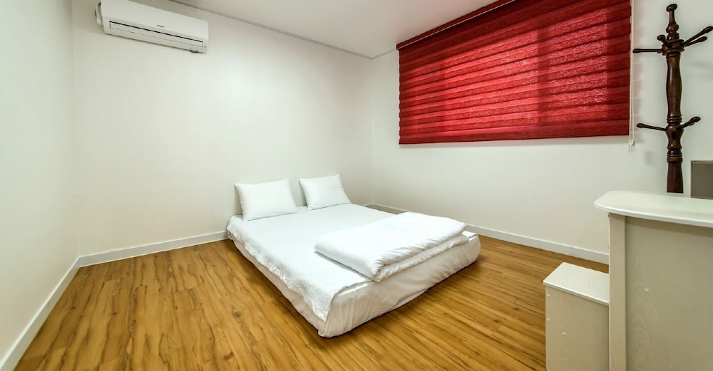 Basic House (A) photo 1