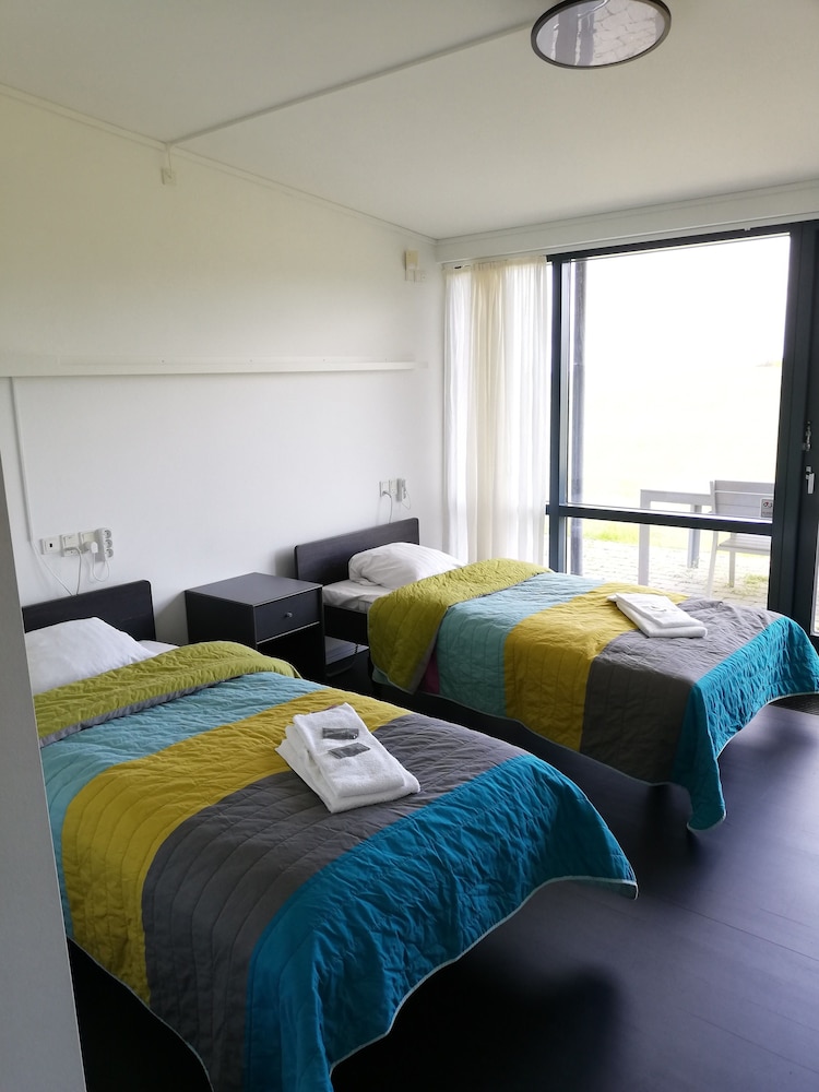 Standard Studio, 2 Twin Beds, Partial Sea View photo 1