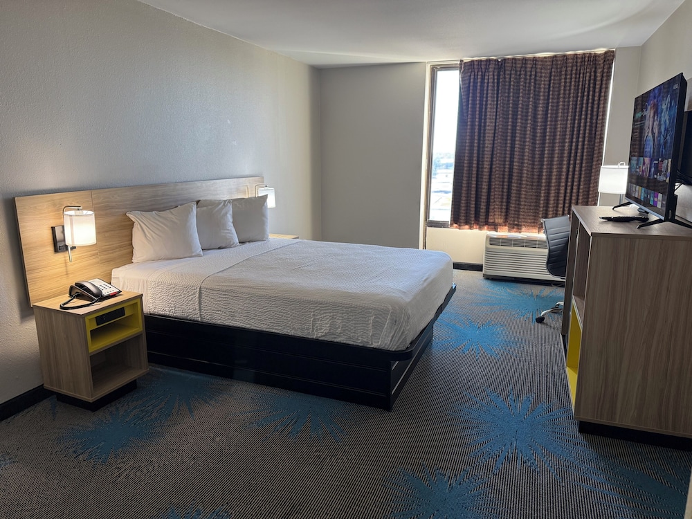 Room, 1 Queen Bed, Non Smoking - Photo 1