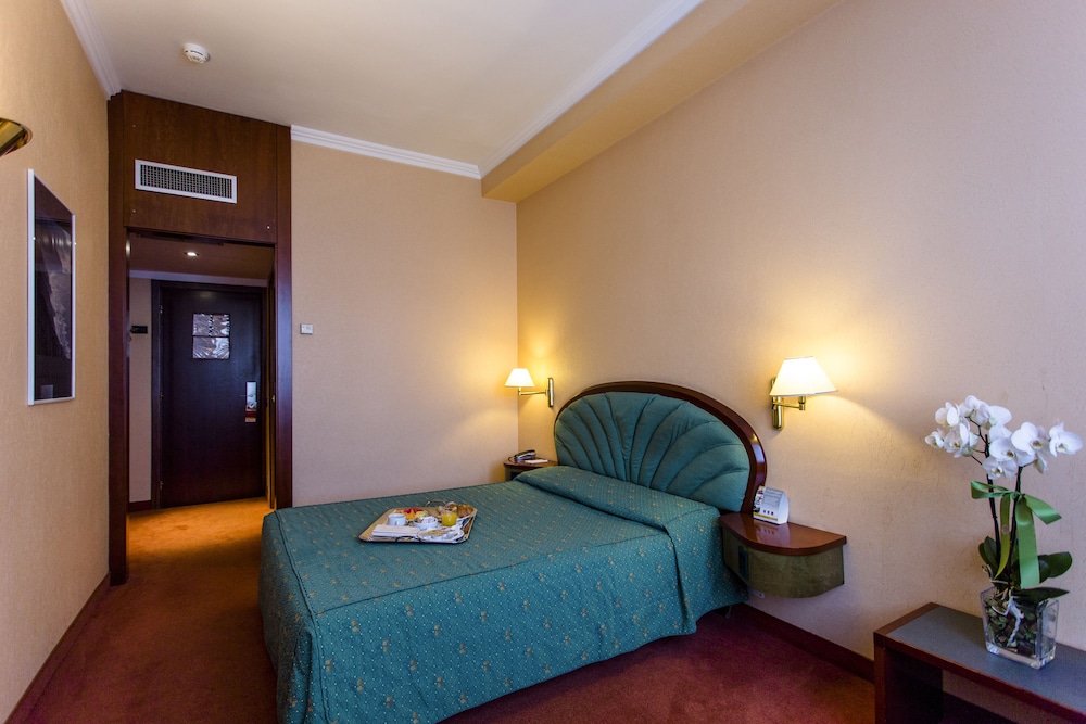 Economy Double Room - Photo 10