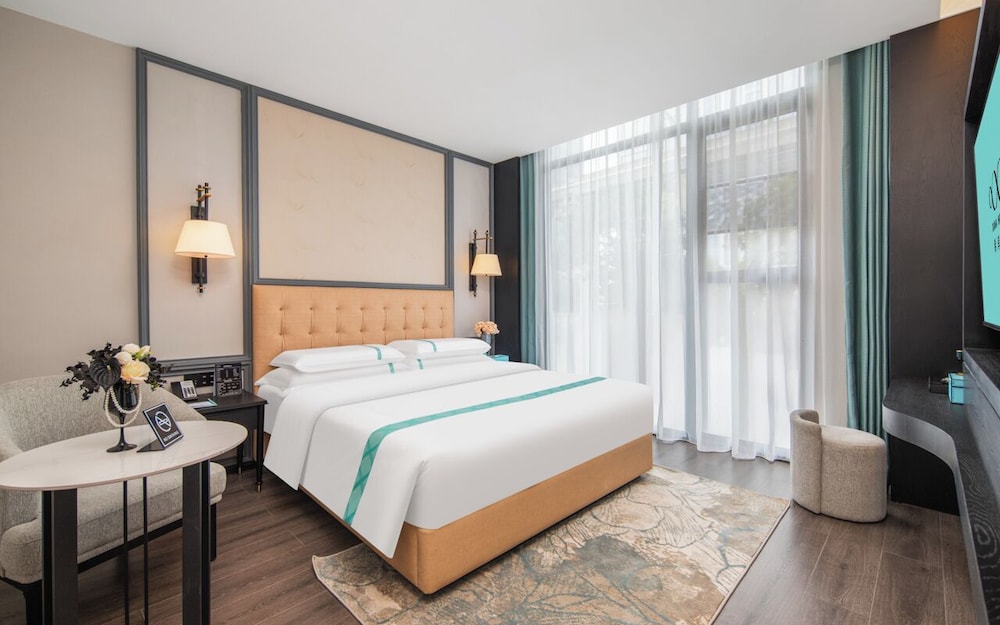 Superior Single Room, City View