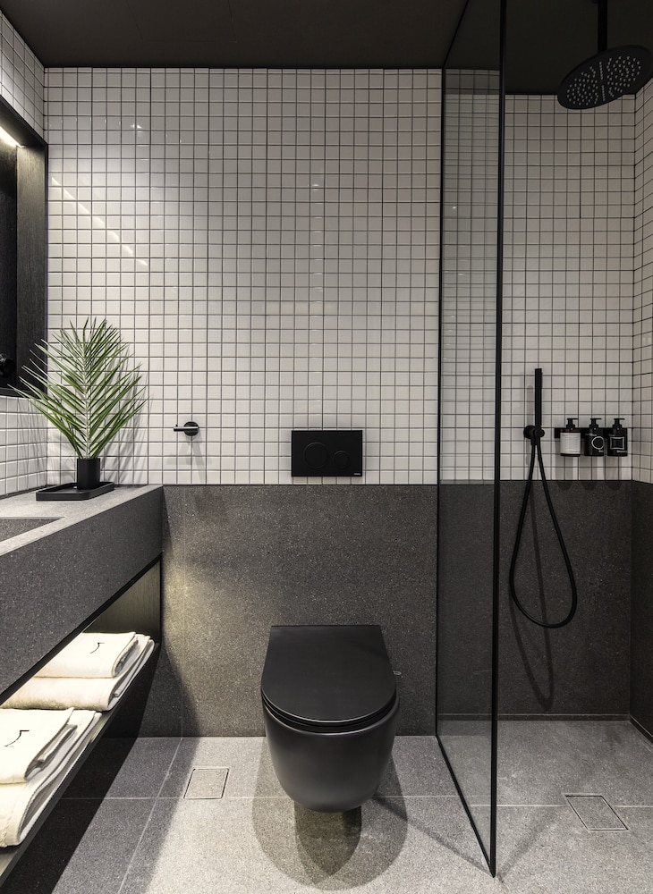 Standard Room thumbnail 5