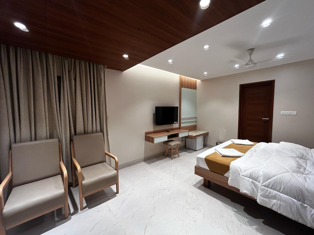Royal Room, Refrigerator
