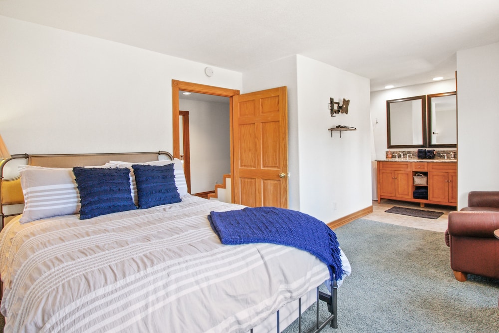 House, Ensuite (Granite Vista) photo 3