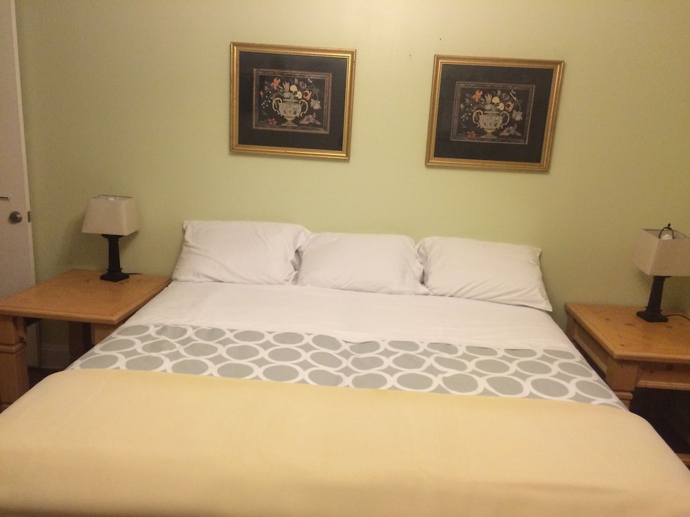 Comfort Room, 1 King Bed photo 1