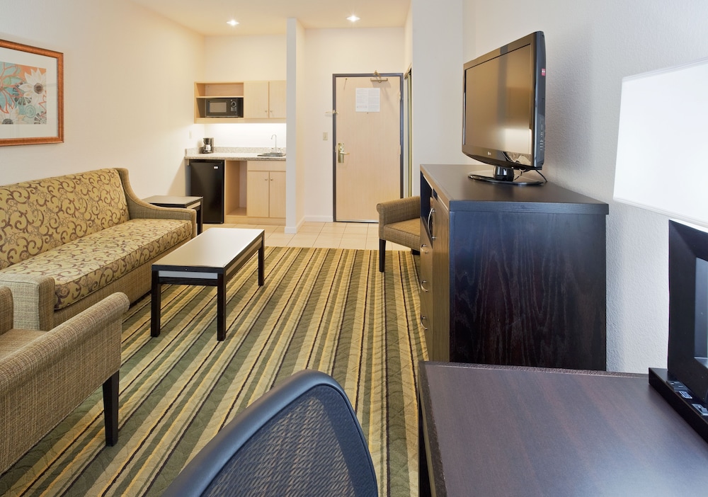 Suite, 1 King Bed, Jetted Tub - Photo 3